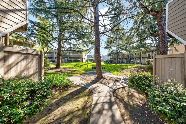$299,000 | 2141 West Steele Lane, Santa Rosa, CA 95403