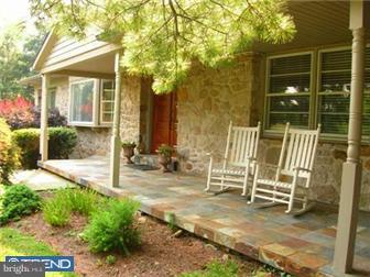 327 Saybrook Road Villanova, PA 19085 - Photo 2 of 12