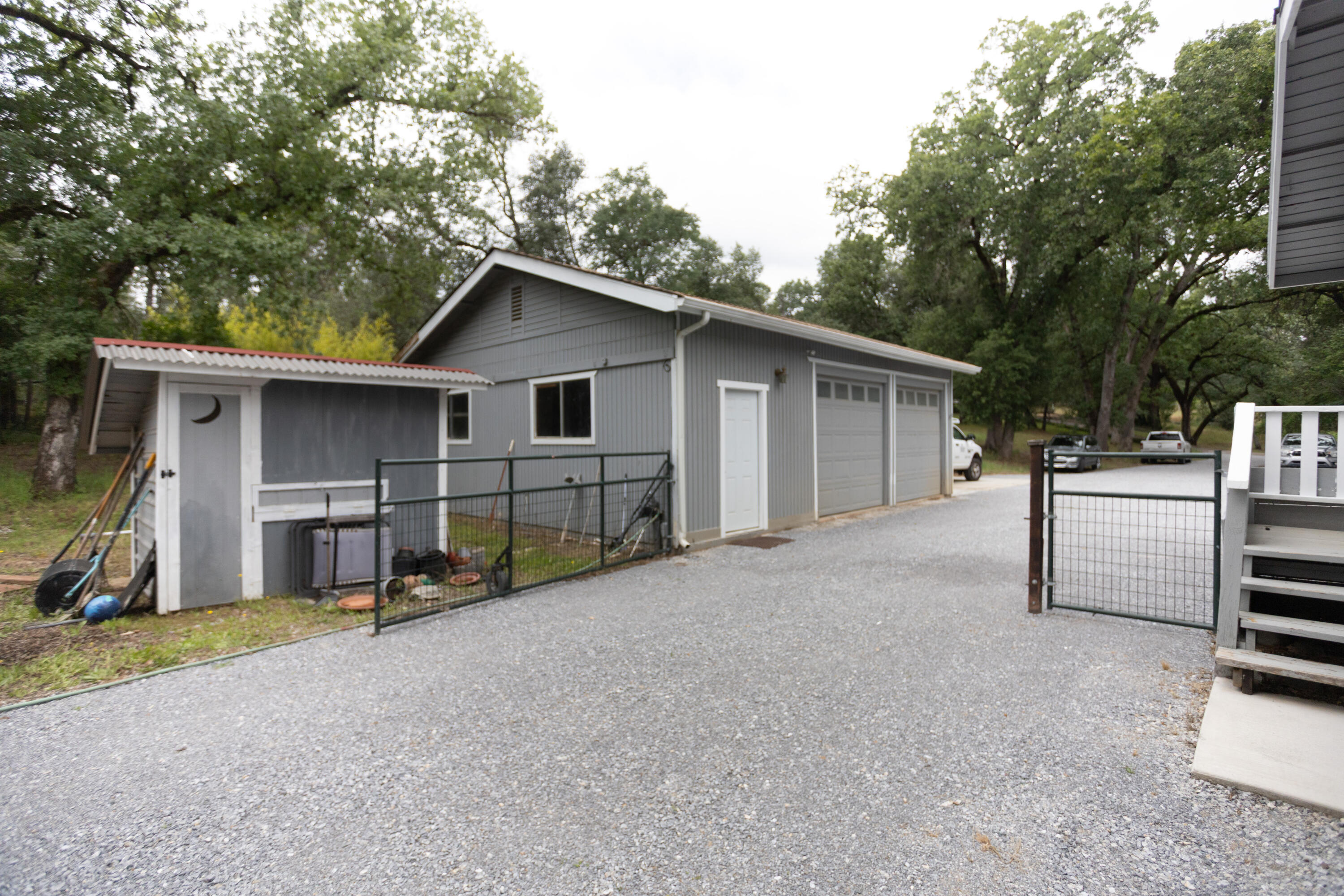 9891 Harley Leighton Road Redding, CA 96003 - Photo 21 of 52 a view of a house with a backyard and parking