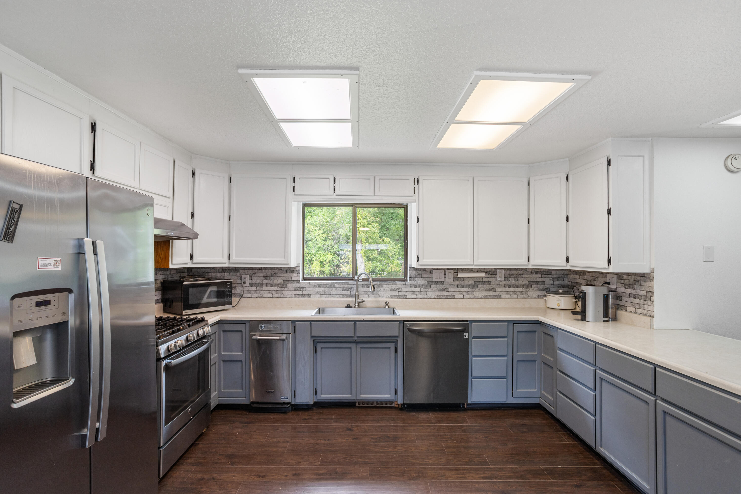 9891 Harley Leighton Road Redding, CA 96003 - Photo 34 of 52 Interior10