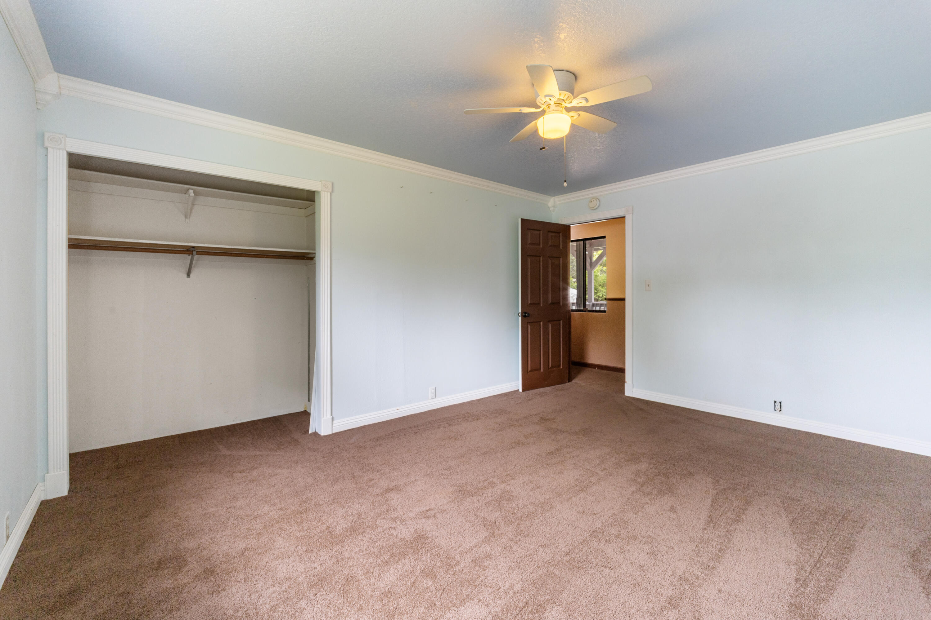 9891 Harley Leighton Road Redding, CA 96003 - Photo 42 of 52 a view of an empty room with a ceiling fan