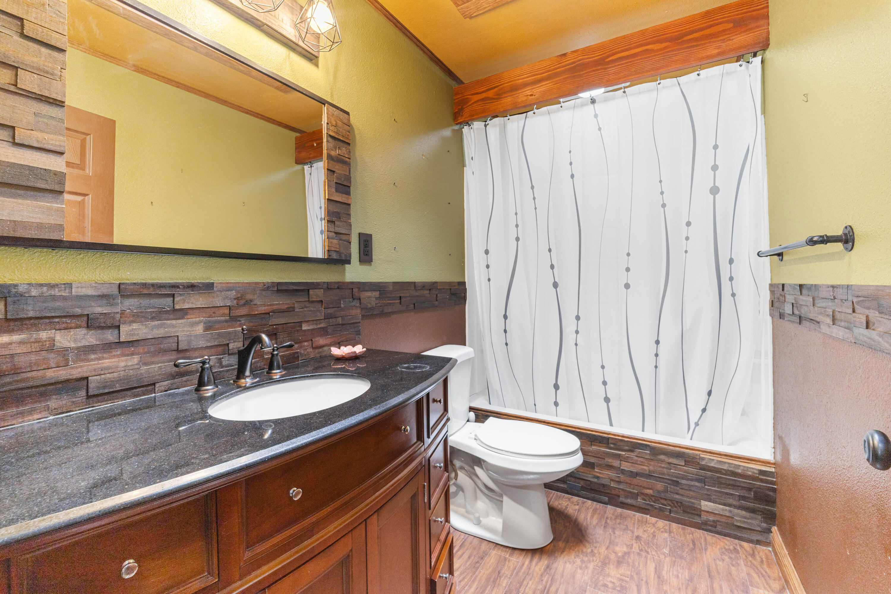 9891 Harley Leighton Road Redding, CA 96003 - Photo 43 of 52 Interior19