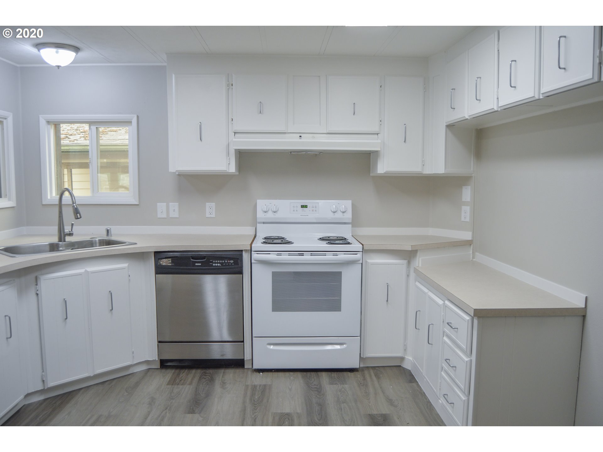 5228 Daisy Street Springfield, OR 97478 - Photo 10 of 32