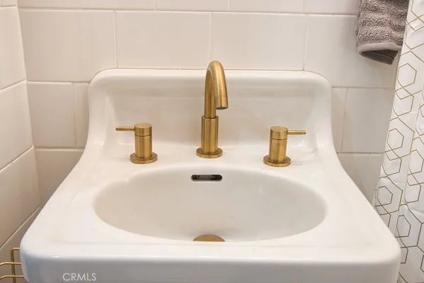 $2,400 | 315 West 3rd Street, Long Beach, CA 90802