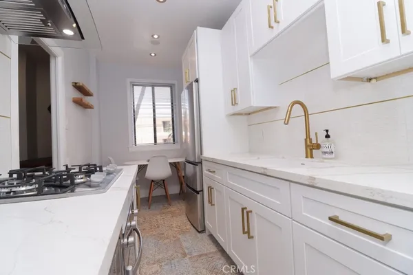 $2,400 | 315 West 3rd Street, Long Beach, CA 90802