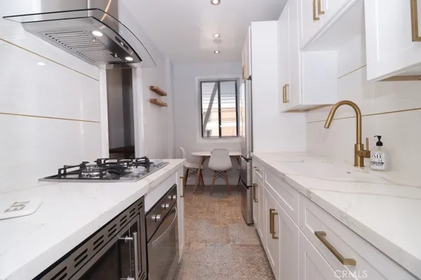 $2,400 | 315 West 3rd Street, Long Beach, CA 90802