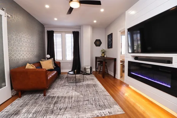 $2,400 | 315 West 3rd Street, Long Beach, CA 90802