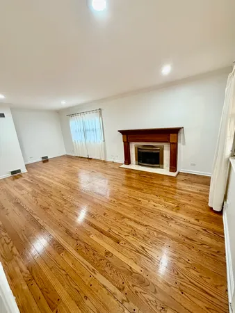 $4,800 | 26 Windsor Drive, Oak Brook, IL 60523