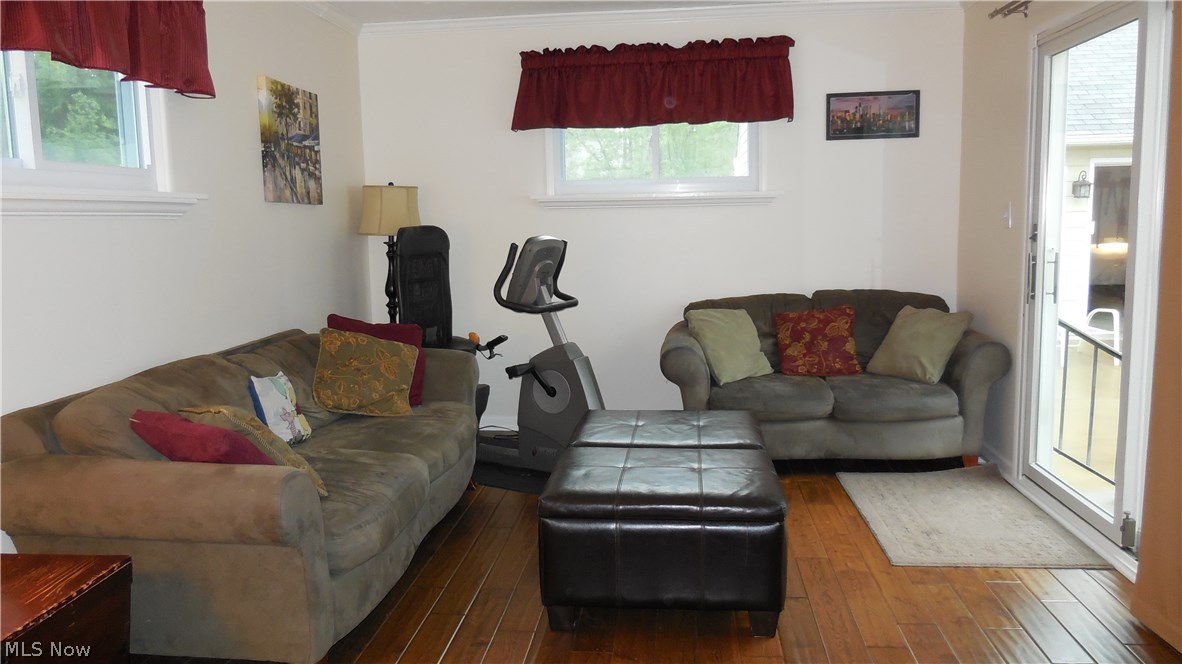 1359 Gordon Road Lyndhurst, OH 44124 - Photo 9 of 23