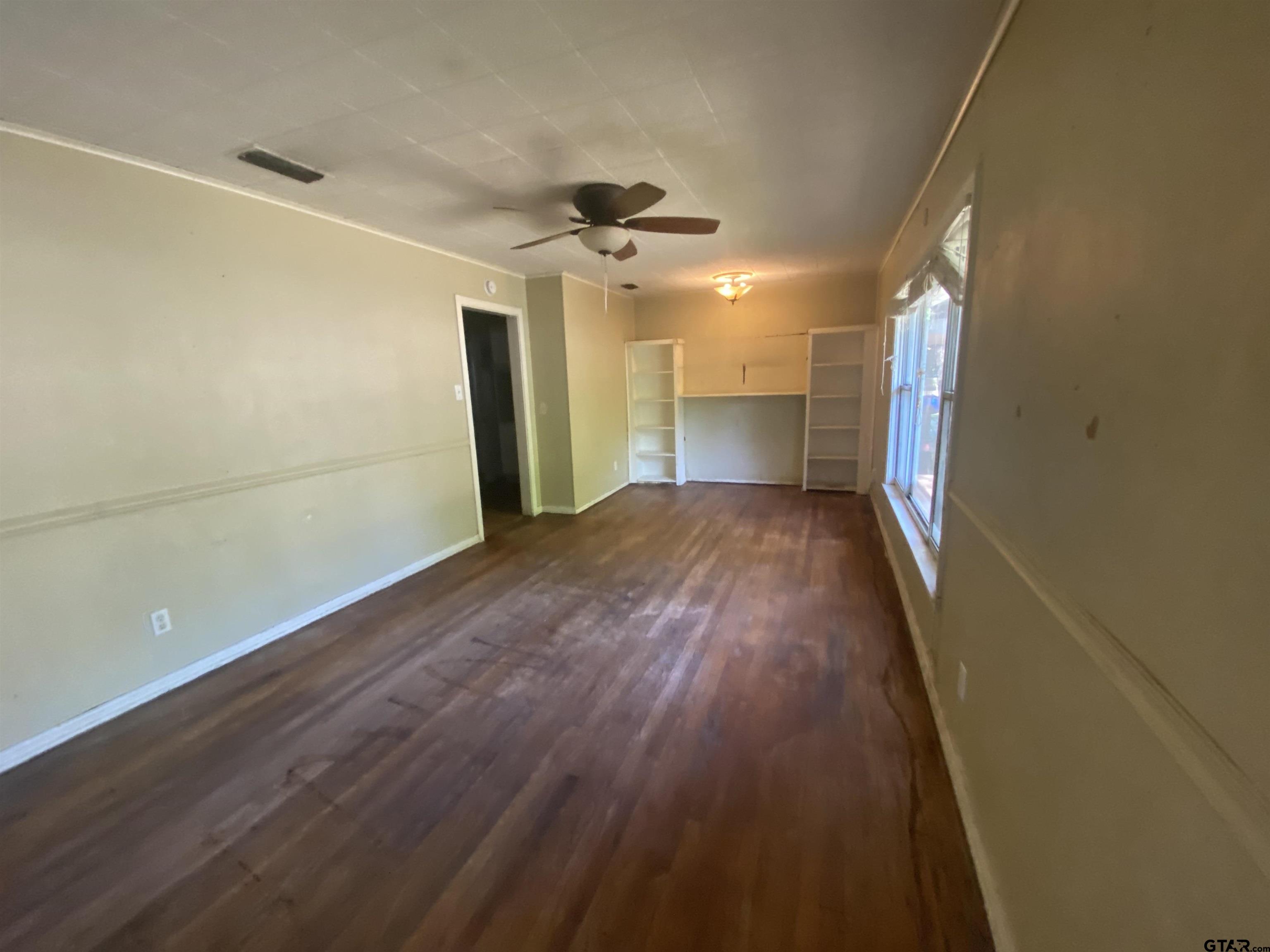 1408 Mahlow Drive Longview, TX 75601 - Photo 2 of 14