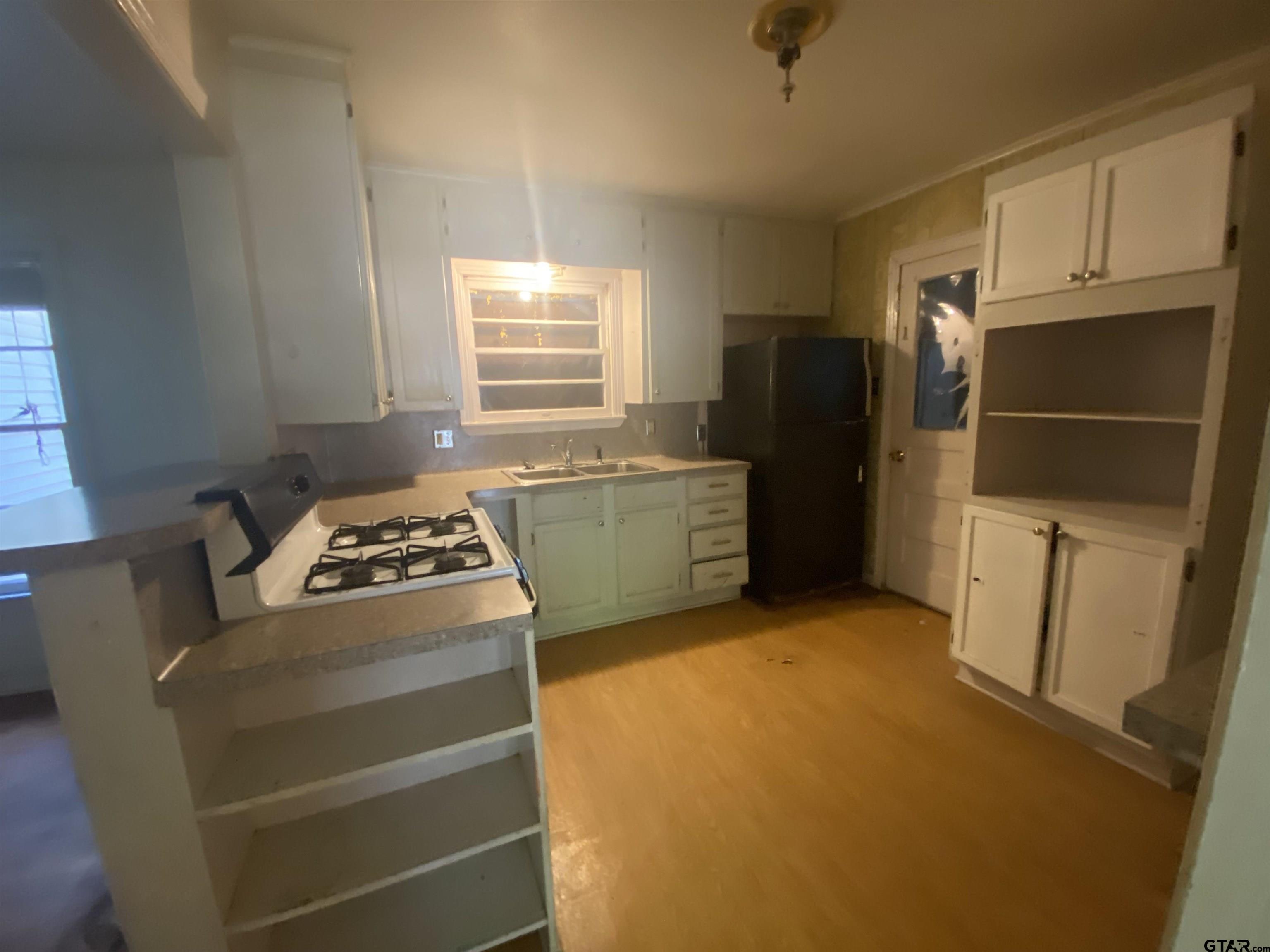 1408 Mahlow Drive Longview, TX 75601 - Photo 3 of 14