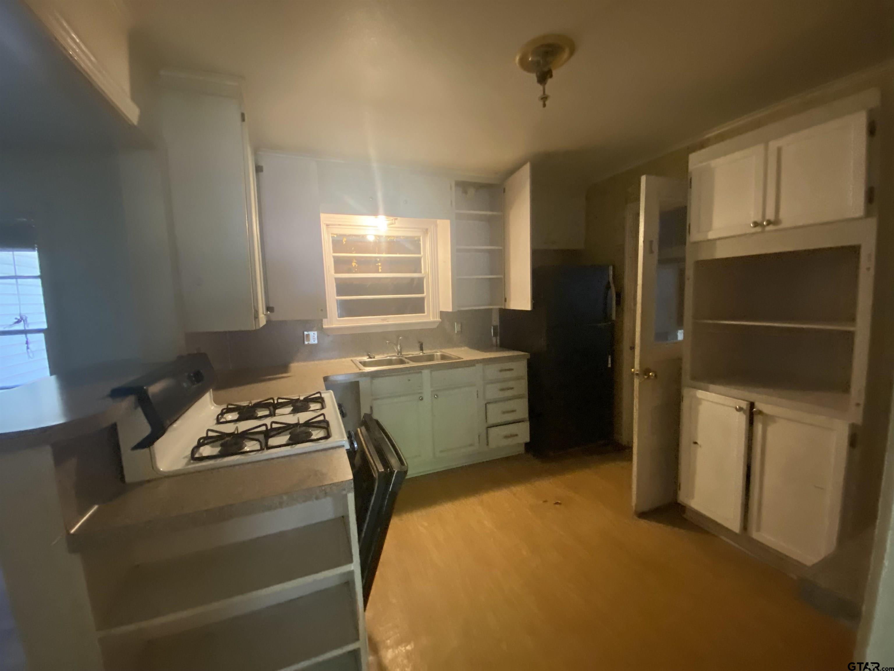 1408 Mahlow Drive Longview, TX 75601 - Photo 4 of 14