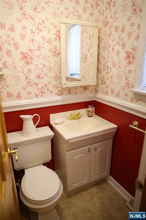 270 Kensington Road River Edge, NJ 07661 - Photo 7 of 34