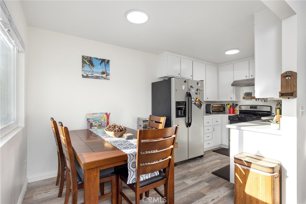 204 Springfield Avenue Huntington Beach, CA 92648 - Photo 32 of 40 Unit C - Dining Area and Kitchen