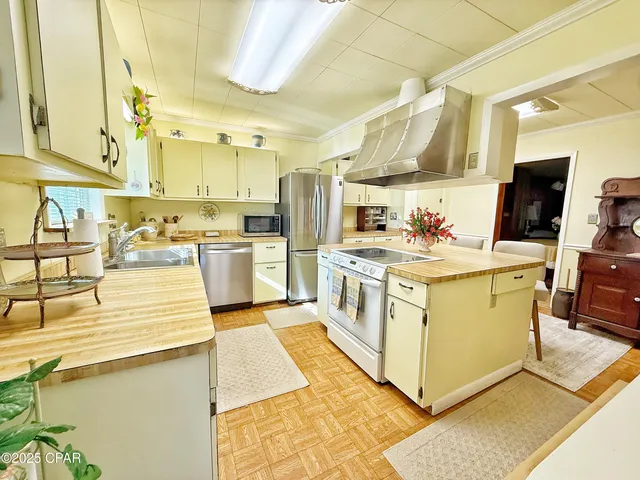 $285,900 | 8004 Church Street, Sneads, FL 32460