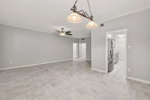$194,900 | 2400 North Braeswood Boulevard, Unit 129, Houston, TX 77030