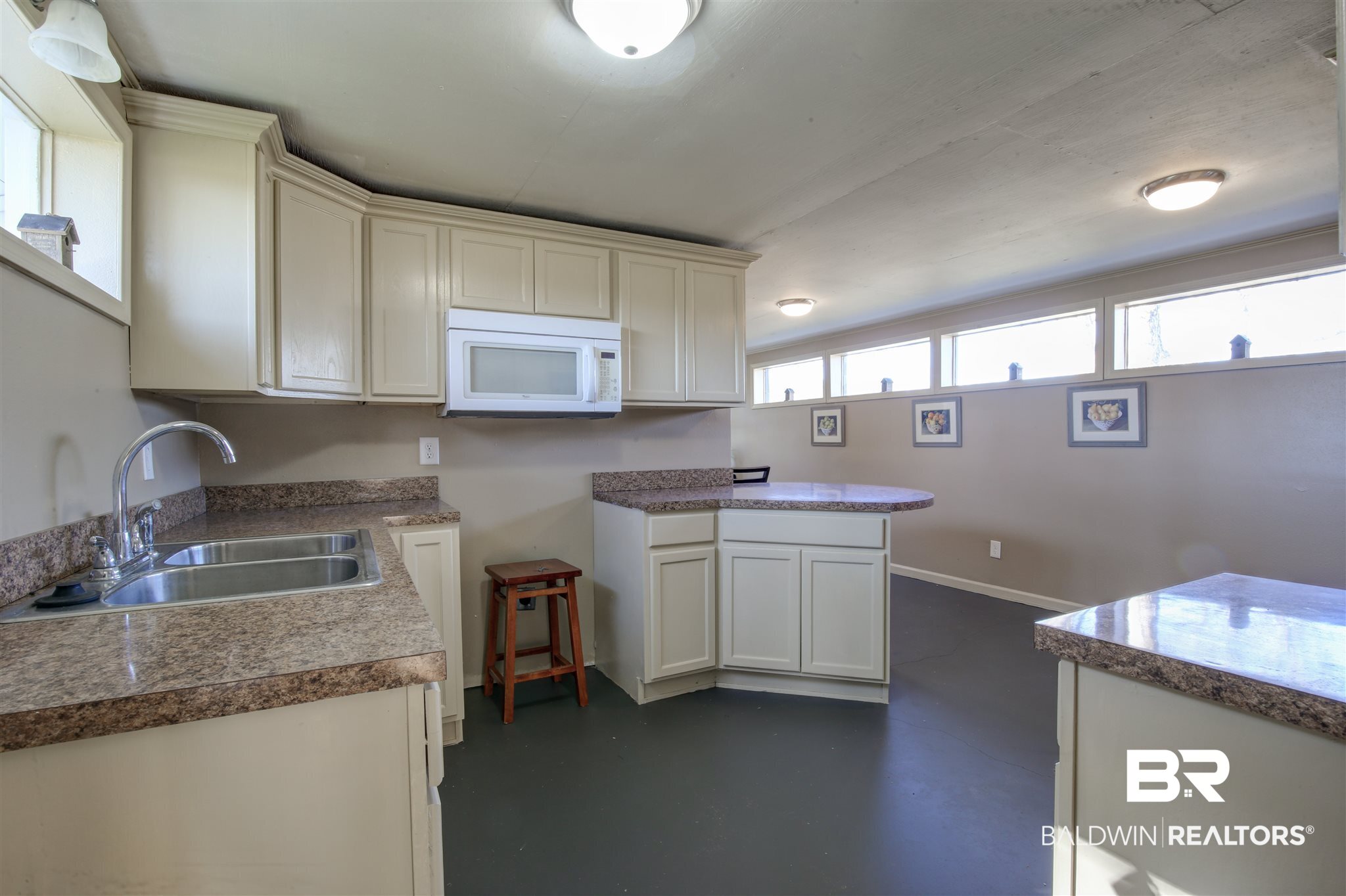 10654 County Road 32 Fairhope, AL 36532 - Photo 29 of 38 guest house kitchen