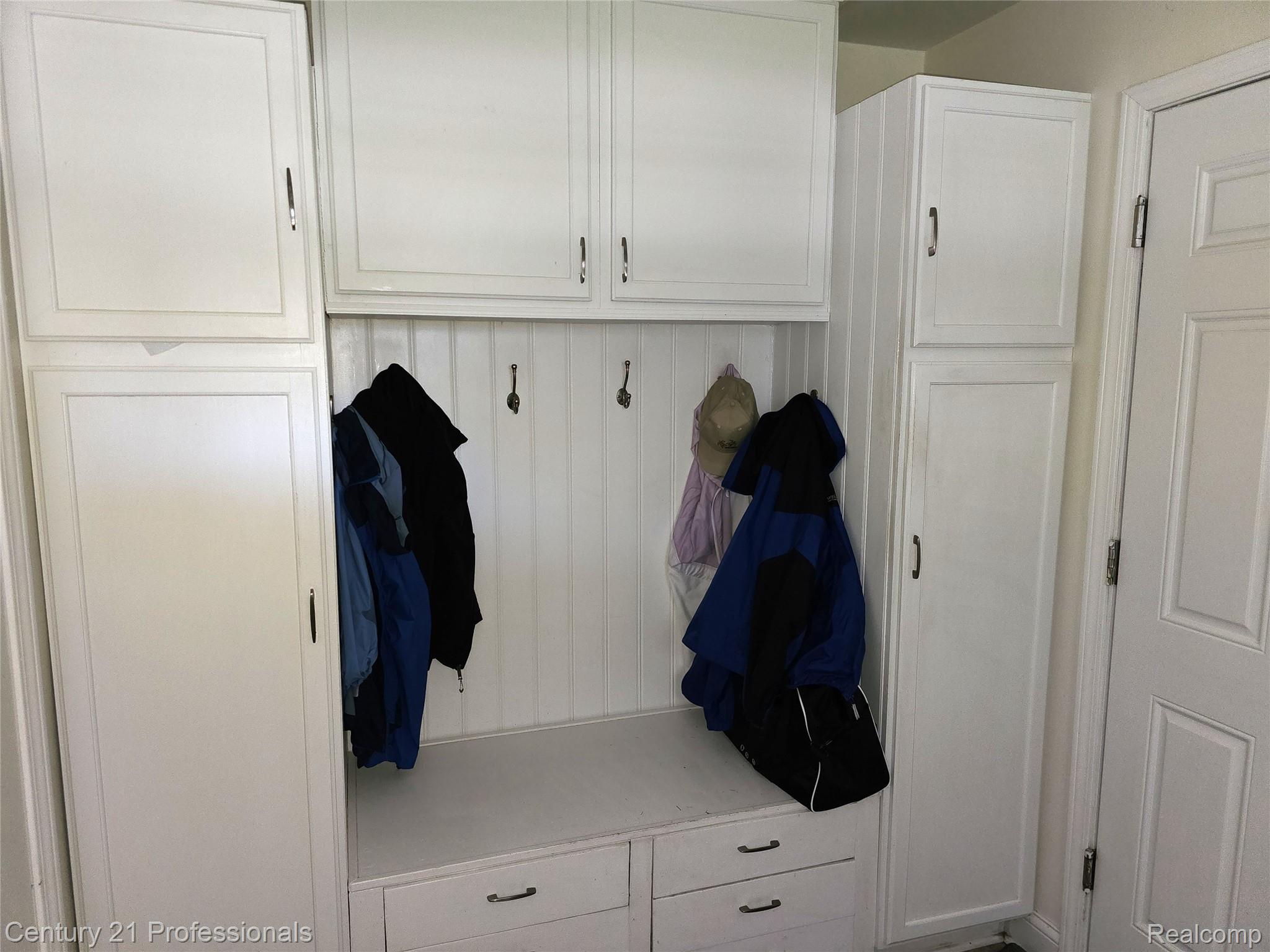 1508 Crooks Road Rochester, MI 48309 - Photo 25 of 43 Storage nook in Mud Room/Laundry