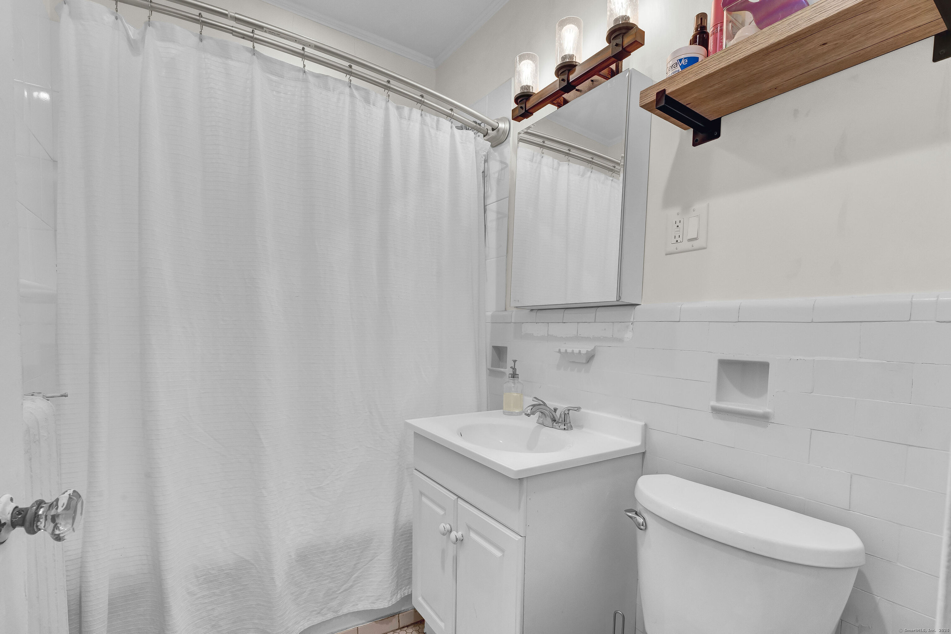 28 Whitney Street Hartford, CT 06105 - Photo 4 of 12