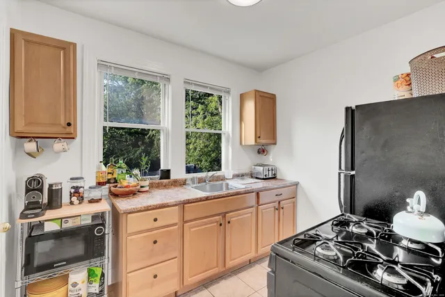 $1,320,000 | 28 Whitney Street, Hartford, CT 06105