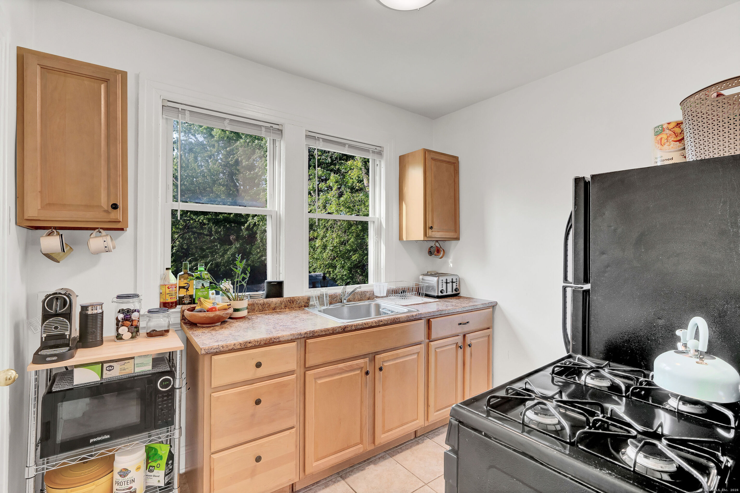 28 Whitney Street Hartford, CT 06105 - Photo 9 of 12