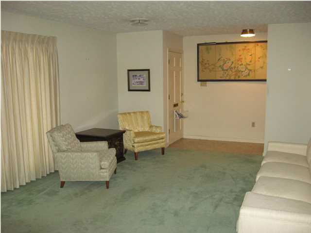 5847 South Pear Orchard Road Jackson, MS 39211 - Photo 2 of 13 Living Room
