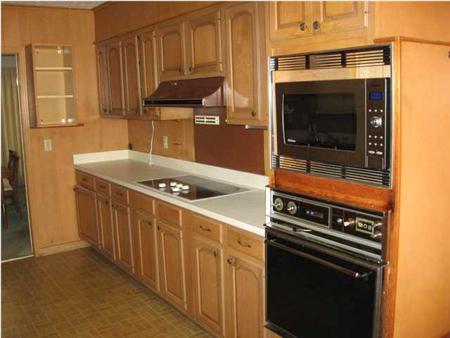 5847 South Pear Orchard Road Jackson, MS 39211 - Photo 6 of 13 Kitchen all appliances to remain