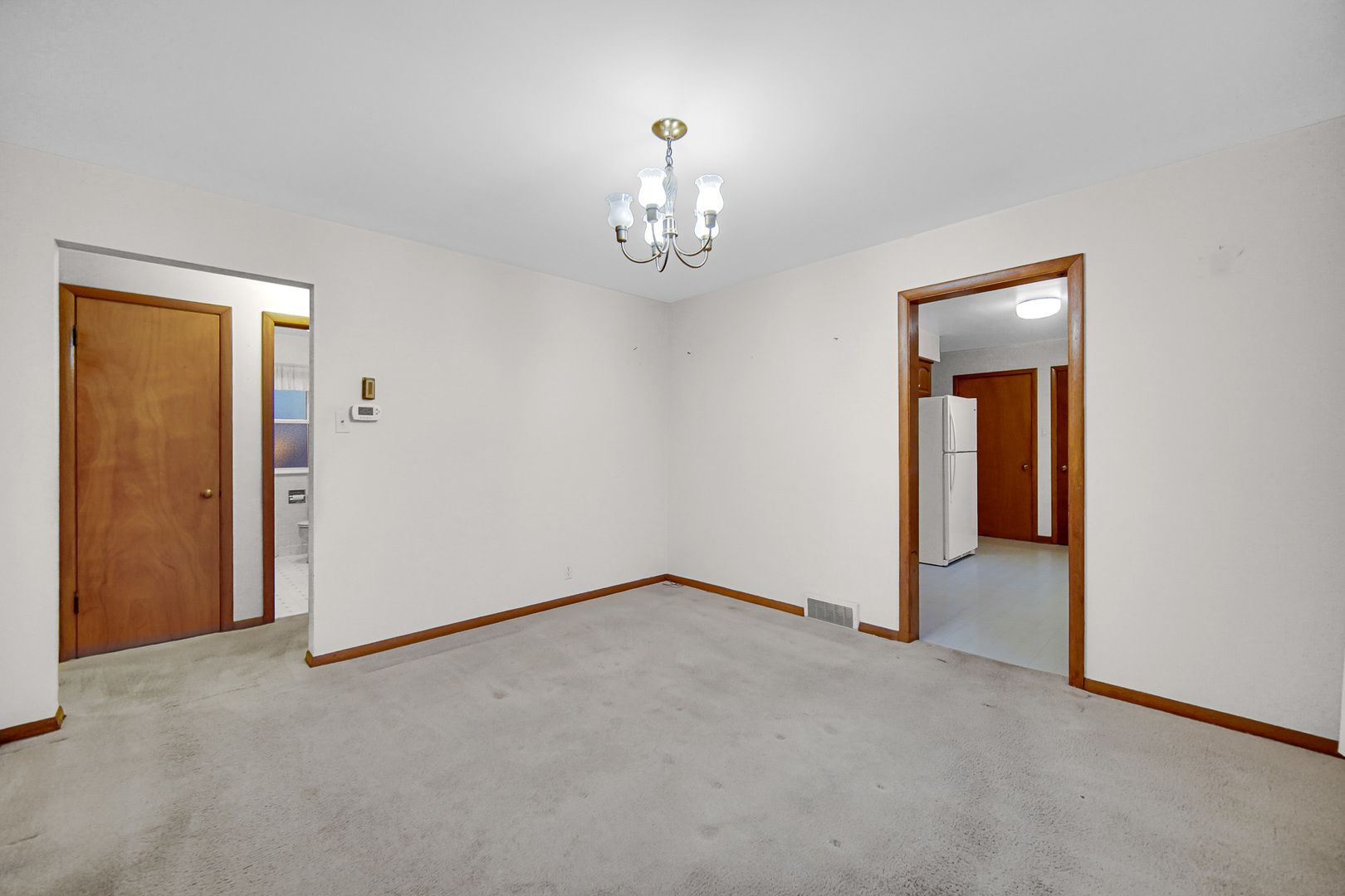 18423 Homewood Avenue Homewood, IL 60430 - Photo 14 of 27 an empty room with windows