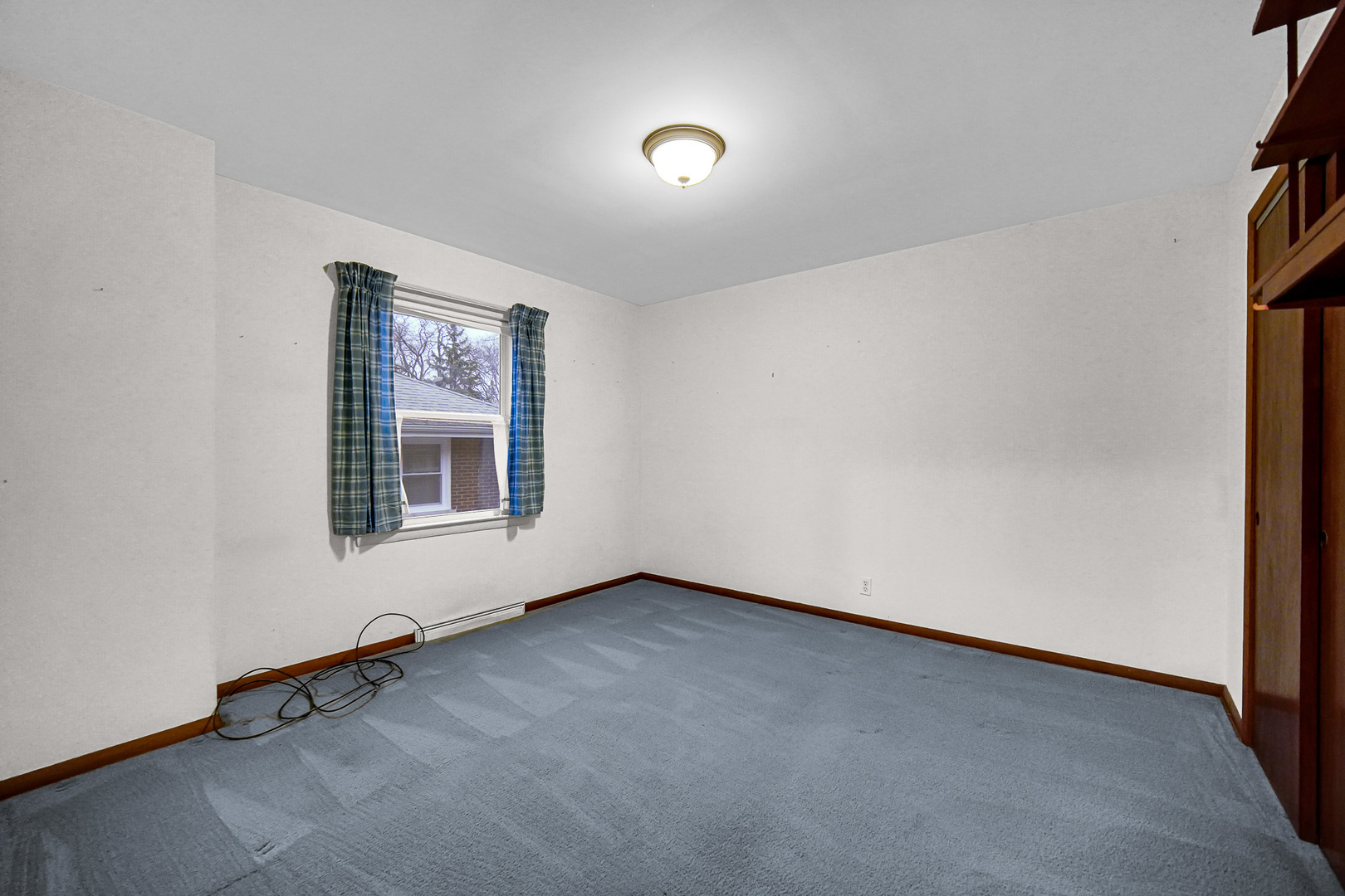 18423 Homewood Avenue Homewood, IL 60430 - Photo 16 of 27 an empty room with windows