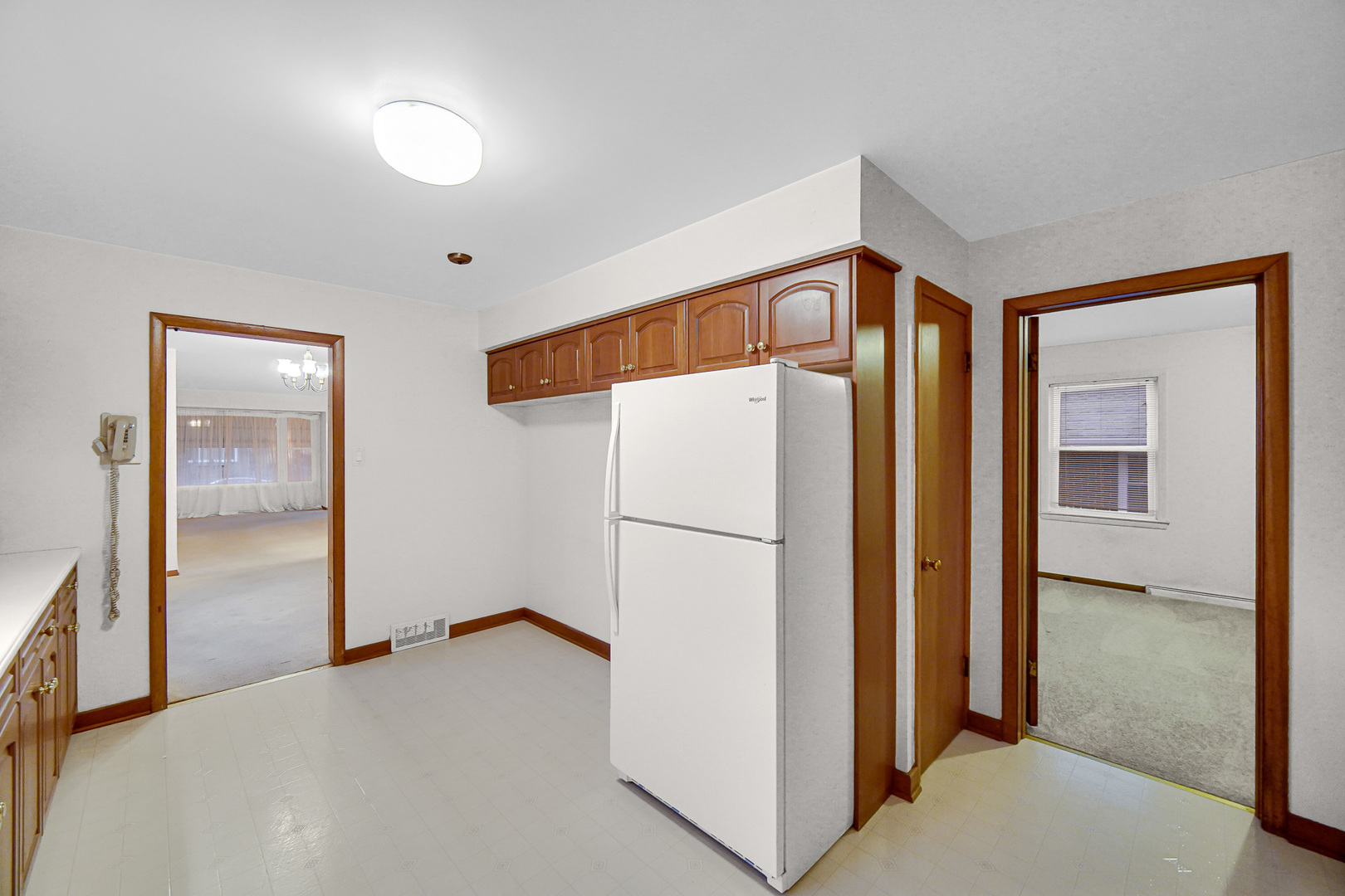 18423 Homewood Avenue Homewood, IL 60430 - Photo 6 of 27 a very nice looking room with a large window