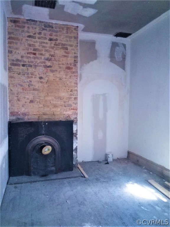 840 Commerce Street Petersburg, VA 23803 - Photo 14 of 38 a room with a fireplace