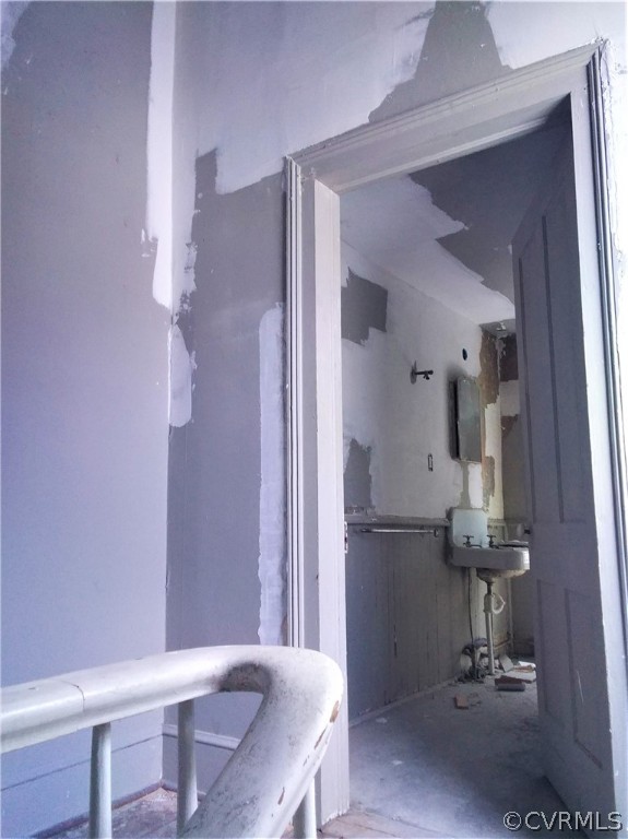 840 Commerce Street Petersburg, VA 23803 - Photo 24 of 38 a view of a hallway with workspace