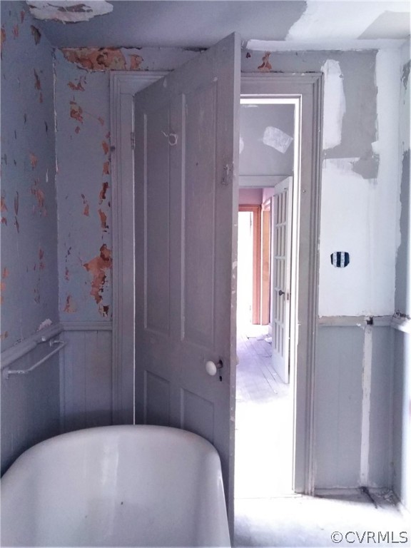 840 Commerce Street Petersburg, VA 23803 - Photo 26 of 38 a bathroom with a tub shower and sink