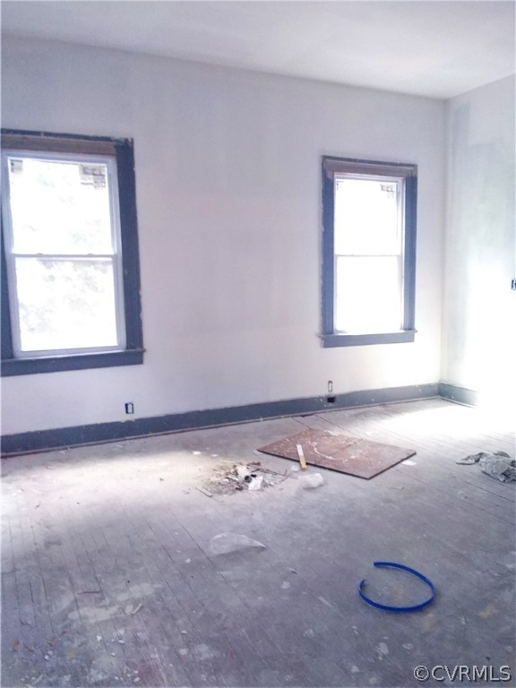 840 Commerce Street Petersburg, VA 23803 - Photo 28 of 38 an empty room with a window