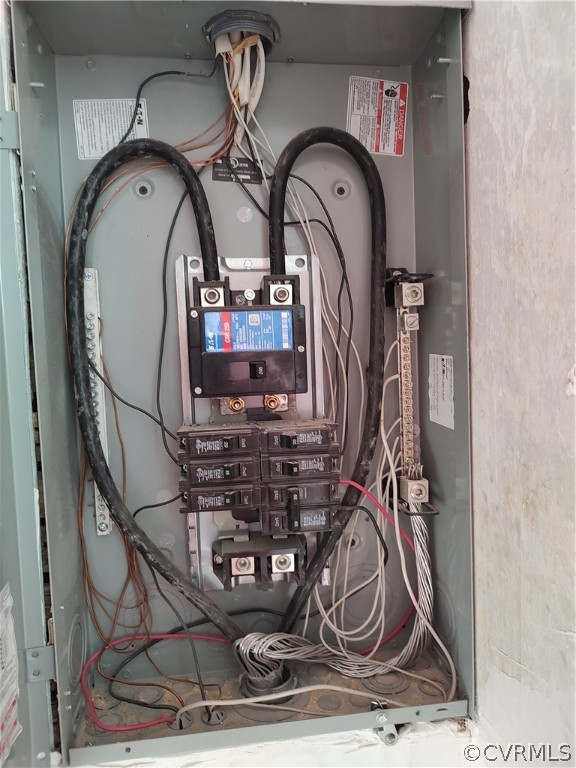 840 Commerce Street Petersburg, VA 23803 - Photo 38 of 38 a view of hall way with mirror