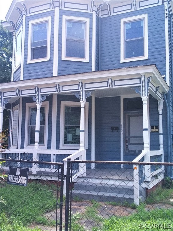 840 Commerce Street Petersburg, VA 23803 - Photo 4 of 38 front view of a house with a yard