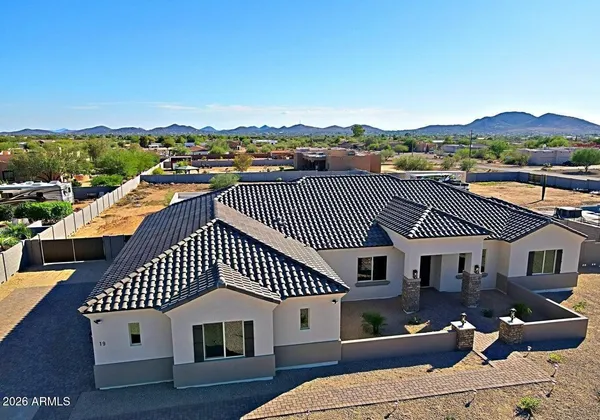 $1,599,000 | 19 East Desert Hills Drive, Phoenix, AZ 85086