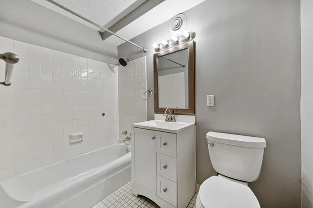 $124,900 | 3150 Excelsior Boulevard, Unit 109, Minneapolis, MN 55416