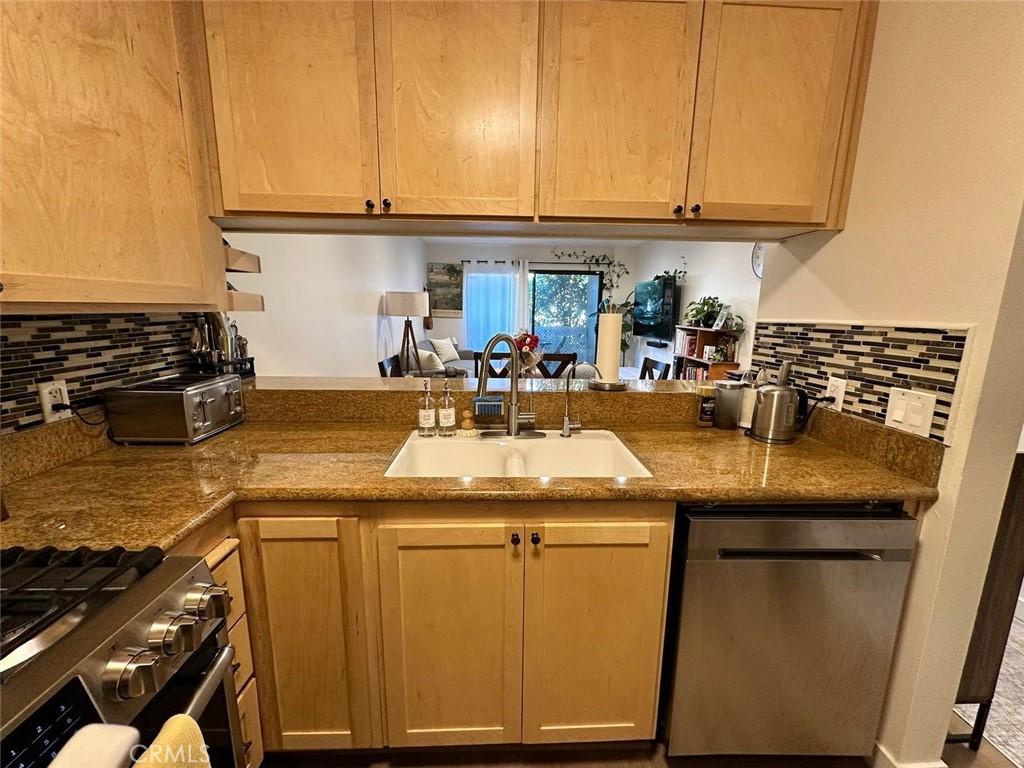 10149 Commerce Avenue Tujunga, CA 91042 - Photo 9 of 31