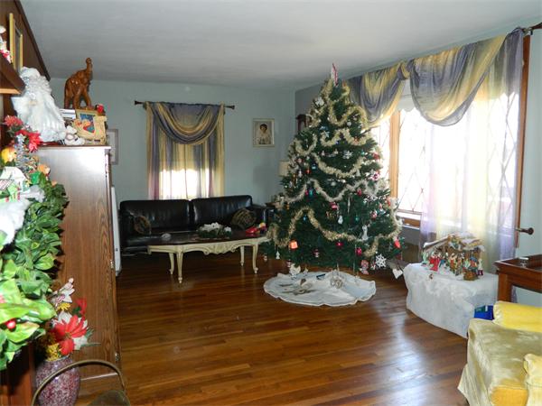 17 Hiawatha Road Woburn, MA 01801 - Photo 9 of 20 Gallery Image 9