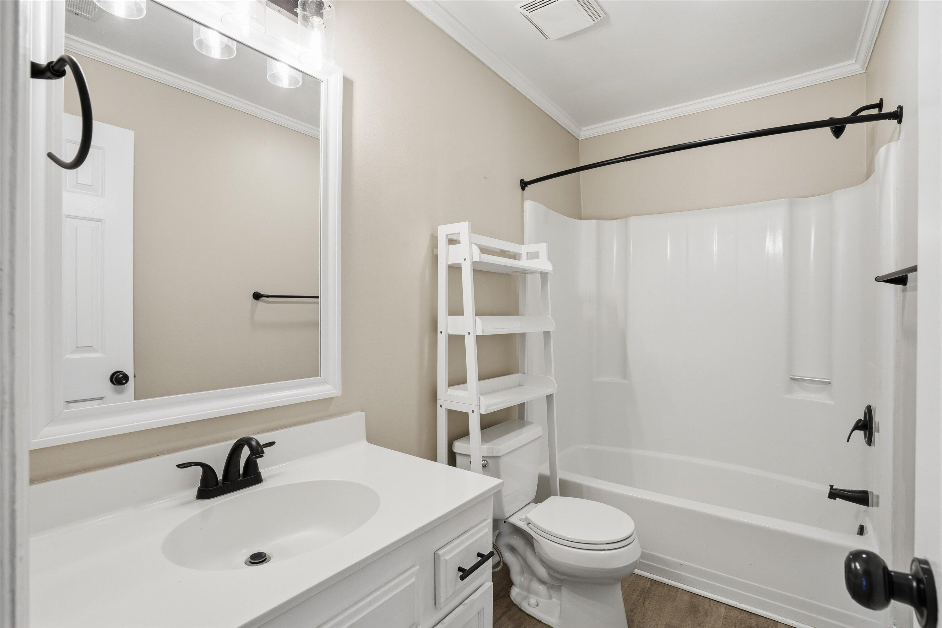 122 Towne Square Road Summerville, SC 29485 - Photo 10 of 22 Guest Bath