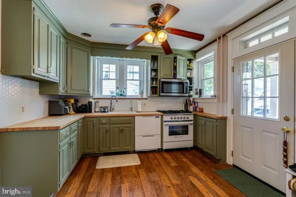 $399,900 | 466 East Main Street, Leola, PA 17540