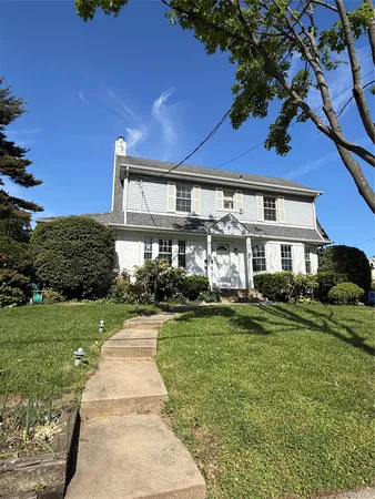 $4,880 | 10 Forest Row, Great Neck, NY 11023