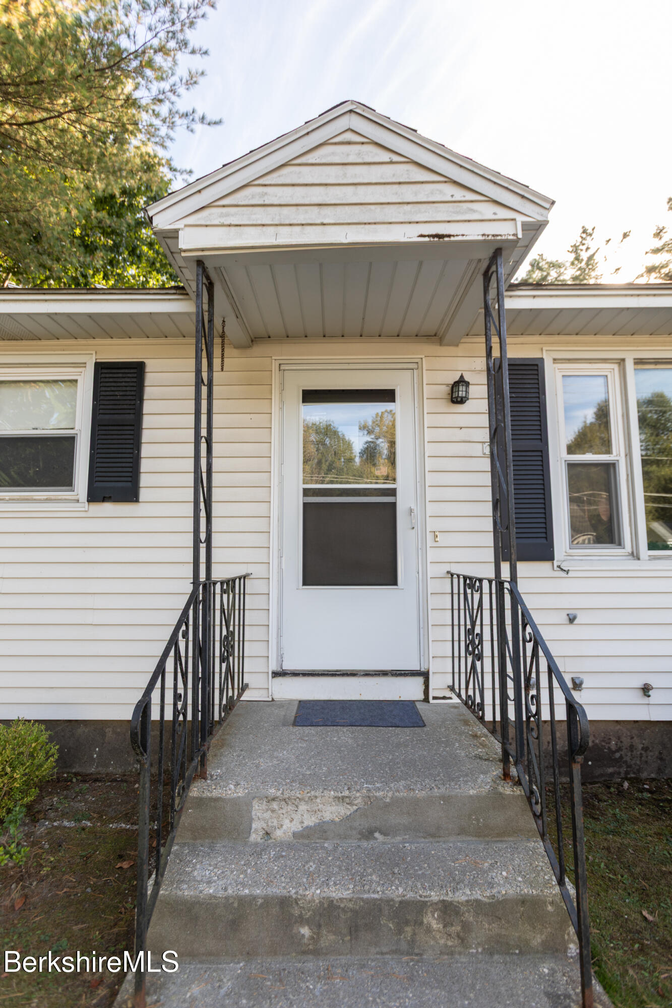 25 Balance Rock Road Lanesborough, MA 01237 - Photo 3 of 37 image-27