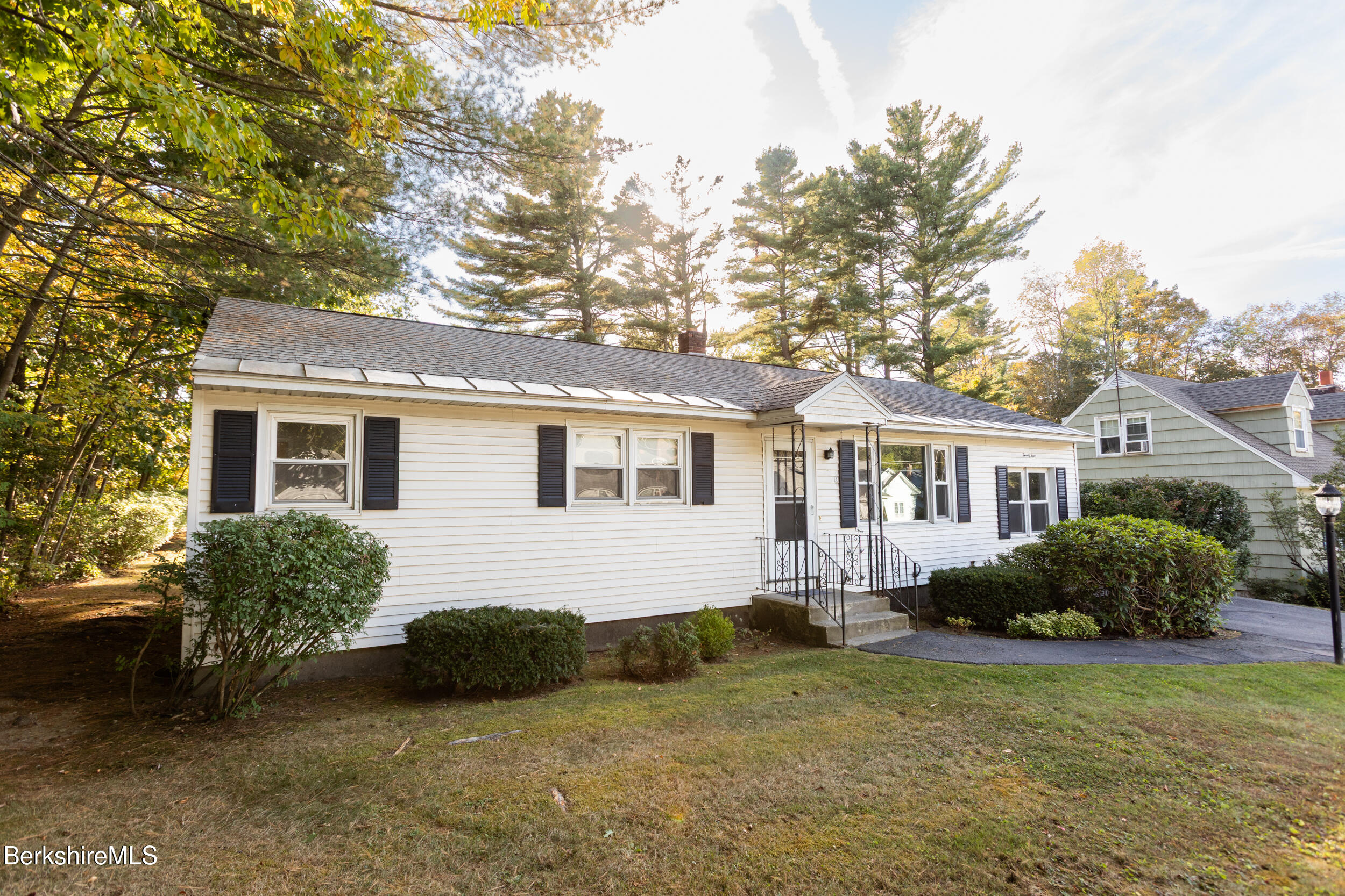 25 Balance Rock Road Lanesborough, MA 01237 - Photo 4 of 37 image-30