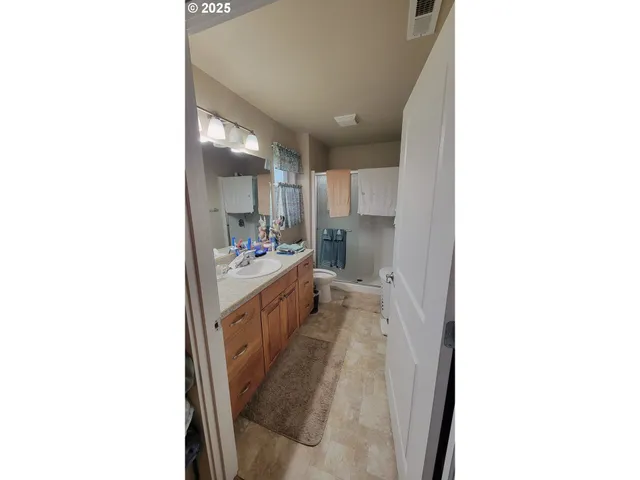 $499,000 | 1570 West Basil Street, Roseburg, OR 97471