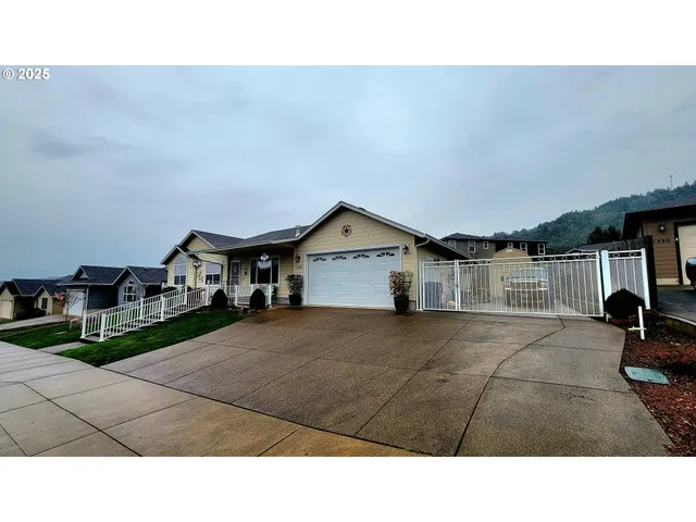 $499,000 | 1570 West Basil Street, Roseburg, OR 97471