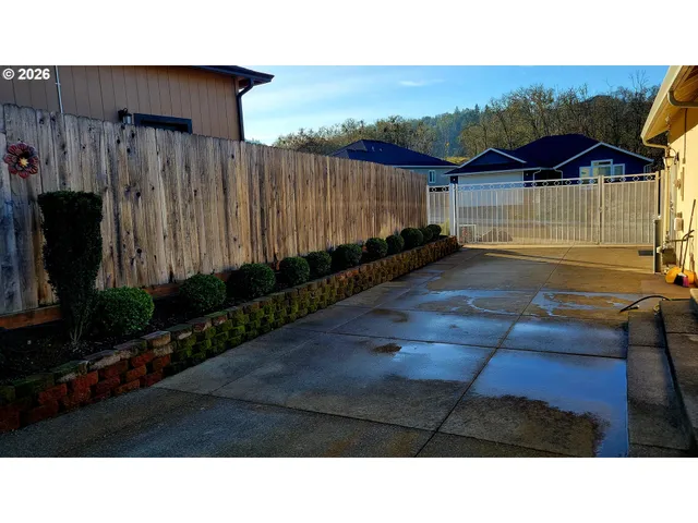 $499,000 | 1570 West Basil Street, Roseburg, OR 97471