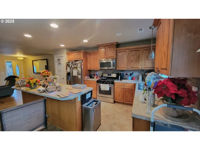 $499,000 | 1570 West Basil Street, Roseburg, OR 97471