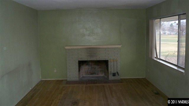 690 Lester Avenue Reno, NV 89502 - Photo 7 of 13 a room with a fireplace